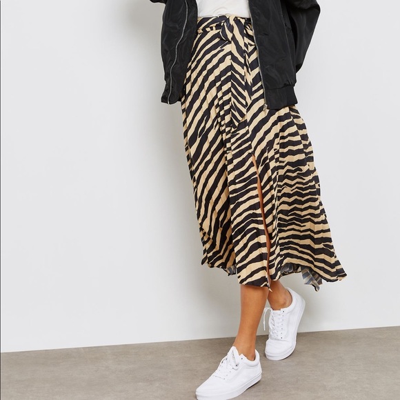 COPY - TOPSHOP Zebra Print Pleated Midi Skirt - Picture 2 of 4